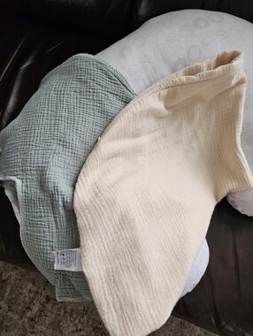 Boppy Nursing Pillow Bare Naked Original Support w/ Muslin Covers EUC LIKE NEW